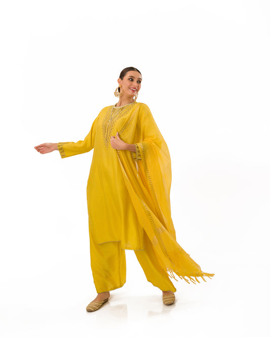 Amber Exquisite Hand Embroidered Pakistani Kurta Set
